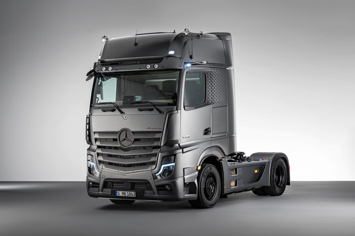 Mercedes-Benz esittelee Actrosin entistä täydellisempänä ja uuden suorituskykyisen akkuratkaisun linja-autoihin
